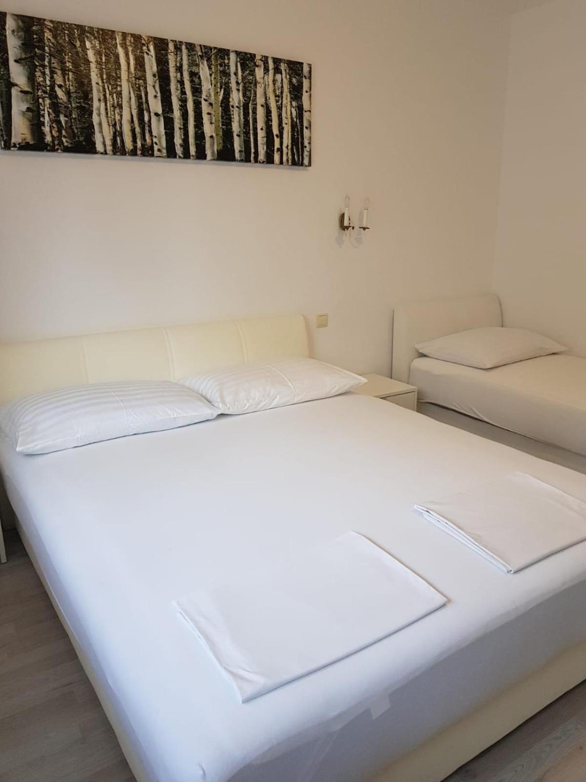 Apartmani Jureta Okrug Gornji Ngoại thất bức ảnh