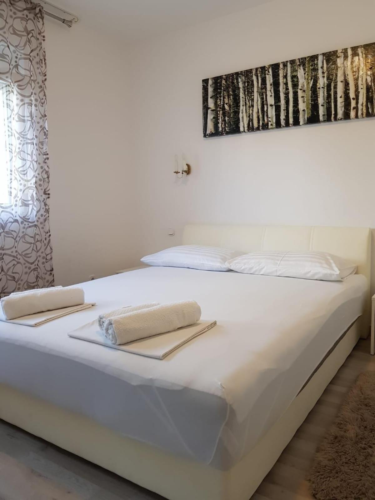 Apartmani Jureta Okrug Gornji Ngoại thất bức ảnh