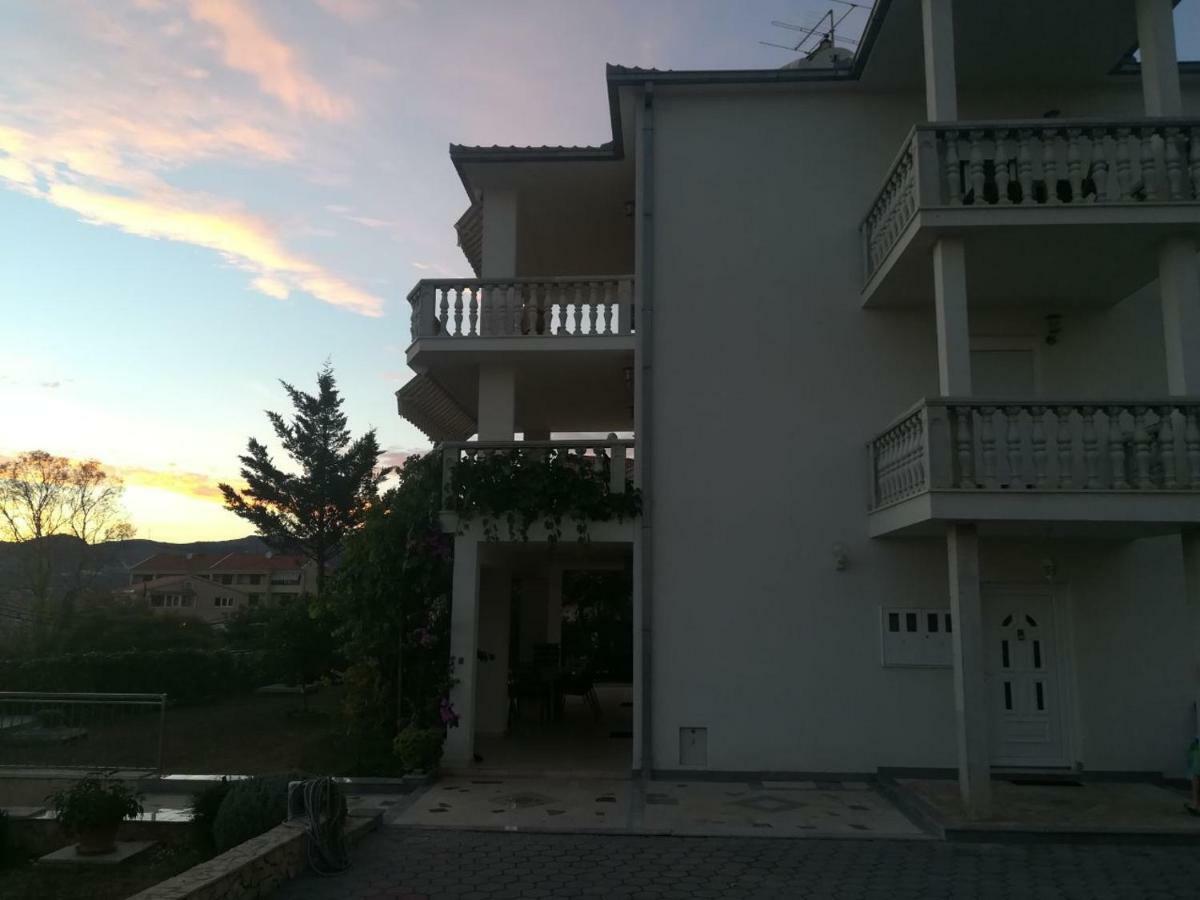 Apartmani Jureta Okrug Gornji Ngoại thất bức ảnh